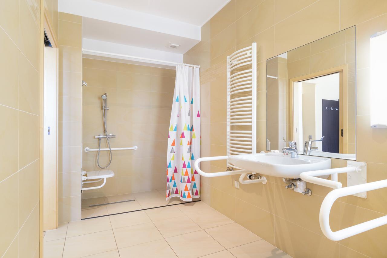 Hotel Safir Познань Экстерьер фото