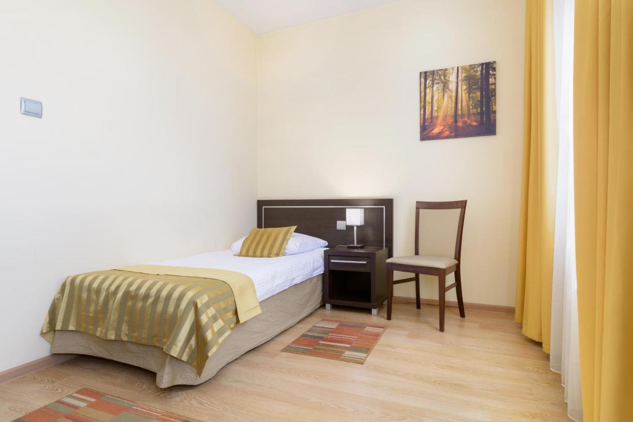 Hotel Safir Познань Экстерьер фото