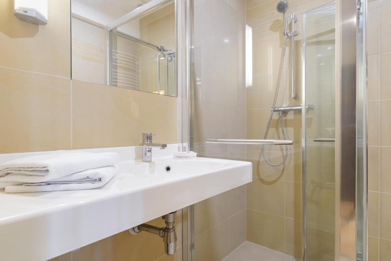 Hotel Safir Познань Экстерьер фото