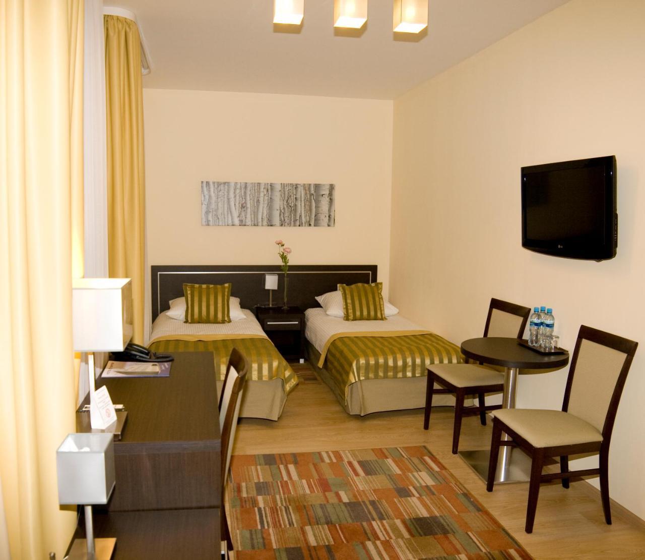 Hotel Safir Познань Экстерьер фото